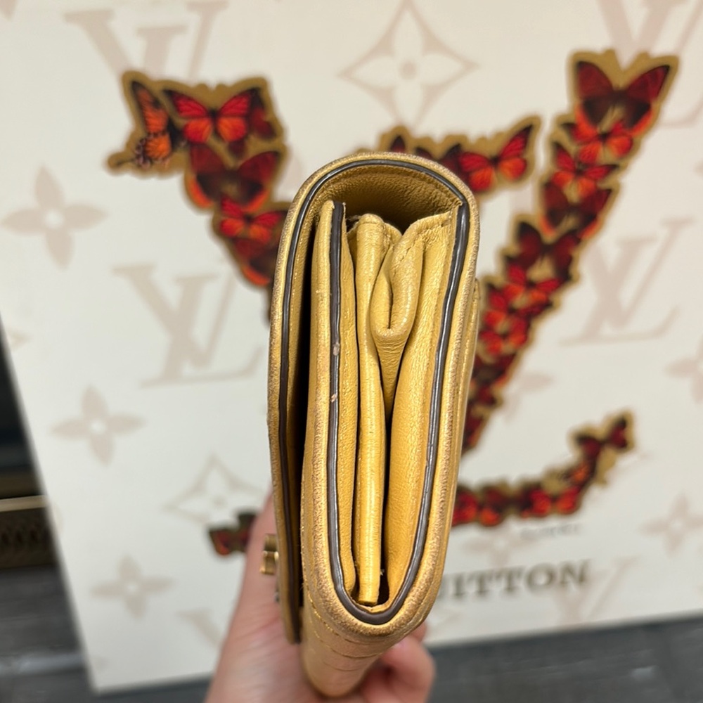 Tory Burch Kira Leather Envelope Wallet - Picture 6 of 16